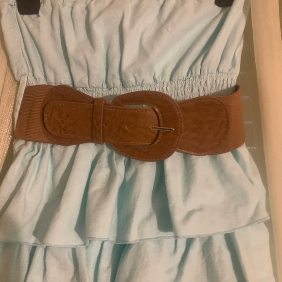 Have Light Blue Garment - Picture 5 of 7